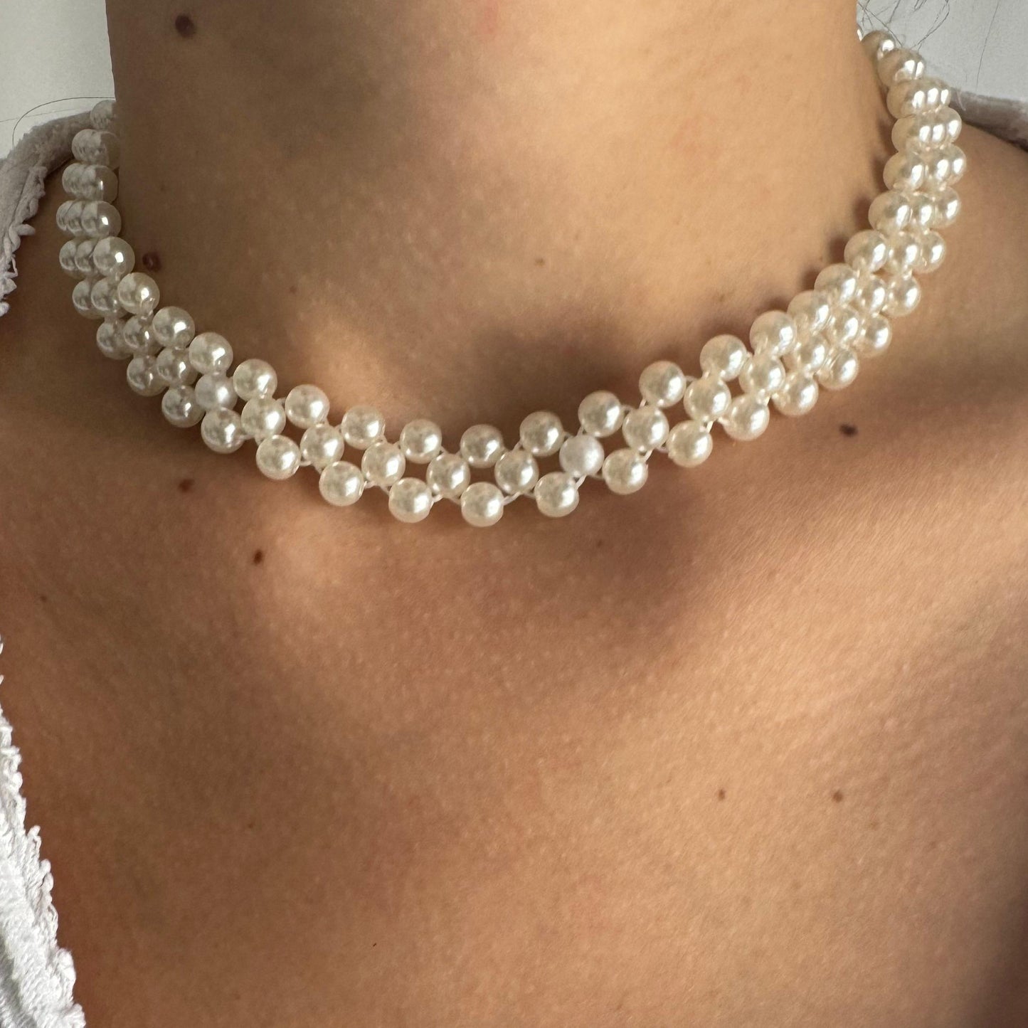 White Pearls Choker